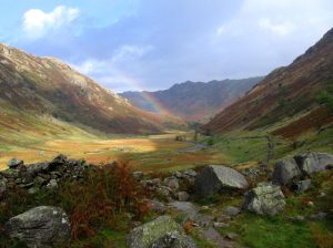 The valley of Langstrath © Iain Jones http://hiking.topicwise.com/doc/cumbriaway2014